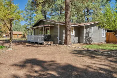 Image de Nouveau! Moonridge Cabin Getaway avec Casita - Au bord du lac!