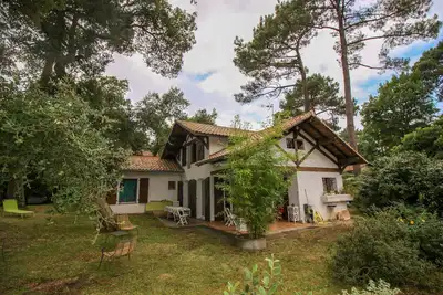 Image de Jolie maison de style près du golf juste rénovée