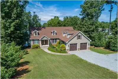 Image de Just Listed - Summer 2019 - Main Lake Luxury with Spectacular Sunset Views!