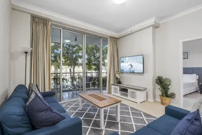 Image de L'appartement offre 1 place de parking gratuite, Premium Foxtel gratuit et Wifi gratuit