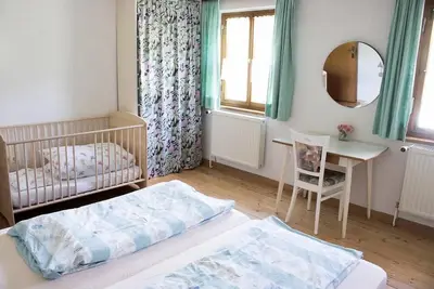 Image de Appartement confortable de 85 m² avec connexion Wi-Fi et parking gratuits