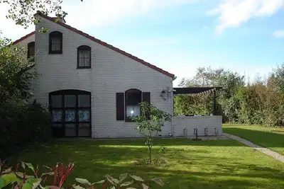 Image de Adapté aux familles, bungalow chaleureux et confortable, dans le centre