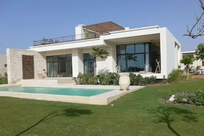 Image de Villa d'exception de 400m2 avec piscine privée chauffée et son employé de maison