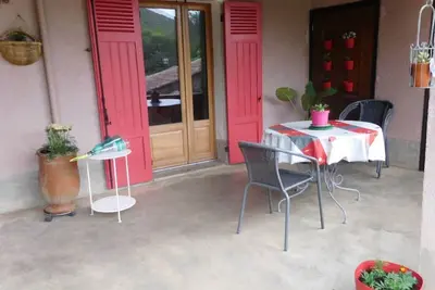 Image de Village De Mialet maison avec jardin côté route et village par l autre côté
