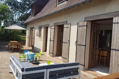 Image de La Cour Cavelière, Gîte Honfleur 10-14 personnes. Maison de campagne familiale.