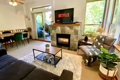 Image de Cozy Mountain Oasis w / Hot Tub & Parking gratuit