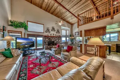 Image de Heavenly Tahoe Luxury Condo- Vue panoramique sur le lac, ski et vie nocturne.