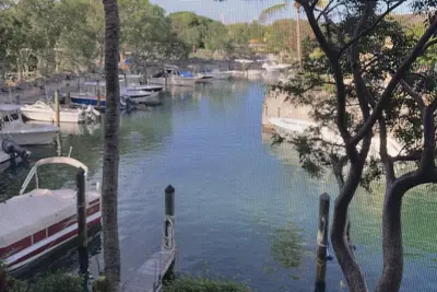 Image de Buttonwood Bay, une communauté fermée au bord de l'eau au paradis, Key Largo, Floride
