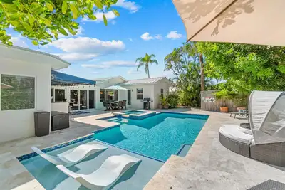Image de 4b / 3b Gem w / Piscine chauffée / Jacuzzi - Marches de la plage