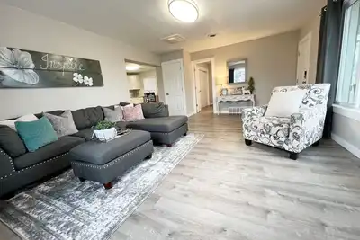 Image de * Cachette magnifique, proche de tout, 3 chambres à coucher, entièrement rénové! *