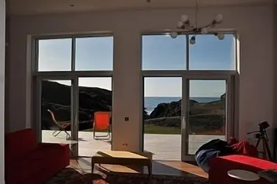 Image de Propriété côtière offrant de superbes vues sur l'océan. À 200 m d'une plage sécurisée.