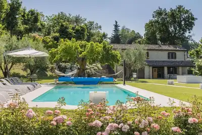 Villa 2 hydro, piscine chauffée, aire de jeux