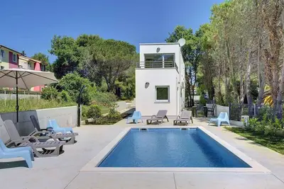 Image de Villa avec piscine près de la plage