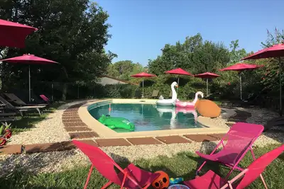 Image de Propriété avec 3 chalets et un appartement, piscine privée et grand jardin, jeux