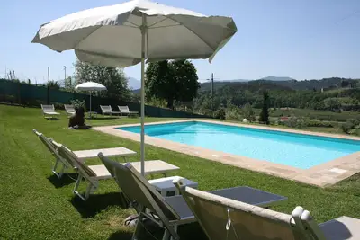 Villa avec dépendance à la campagne avec piscine et bain à remous, idéal pour les familles