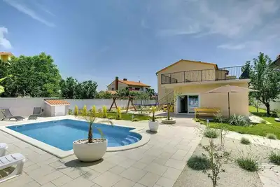 Image de Villa avec piscine et gymnase