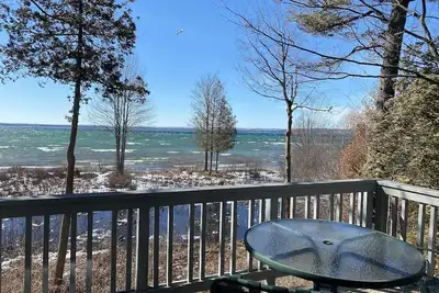 Image de Grand Traverse Shores Resort Condo sur East Bay!