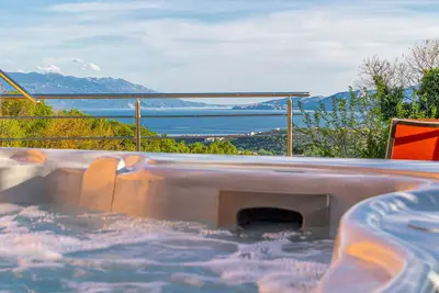 Image de Moderne Ferienwohnung mit Meerblick und Jacuzzi