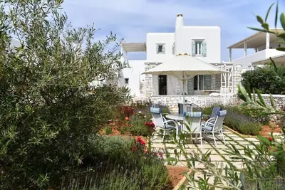Image de Villa Dinos - Villa avec vue sur le jardin et éléments de pierre traditionnels