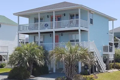 Image de Belle vue sur la voie navigable, piscine privée, escapade en famille! Wifi gratuit!