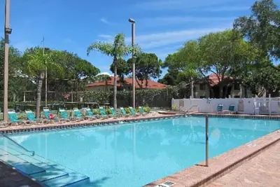 Image de Superbe 2br / 2ba, Piscine, Tennis, Bbq, Proche De Img, Plages