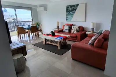 Image de Autonome avec vue sur l'océan, Wi-Fi, un parking, en face de la plage surveillée U16