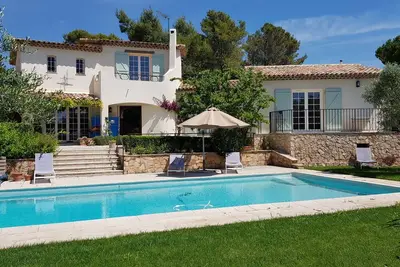 Suite independante de 25m2 avec terrasse privative, dans villa