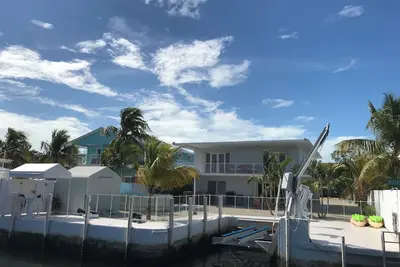 Image de Blissful Waterfront Retreat avec piscine, bain à remous, et Kayaks