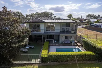 Image de (Juste Liste) Fairways, 6 chambres, piscine, donnant sur le parcours de golf de Shelly Beach