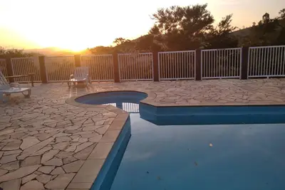 Image de Site Nazare Pta avec piscine et cascade pour 26 personnes à 80 km de Sao Paulo.