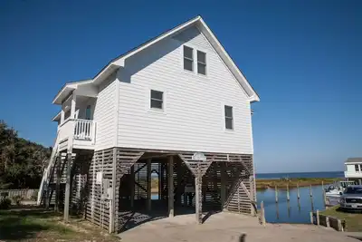 Image de Profitez de ce magnifique chalet de location niché au son de Buxton, une belle vue sur le Pamlico Sound est tout simplement relaxante!