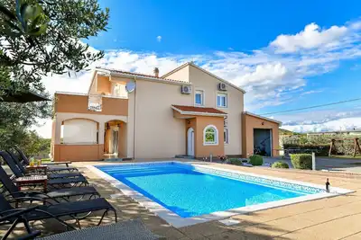 Image de Maison de vacances Debeljak pour 2 - 8 personnes avec 4 chambres à coucher - Maison de vacances