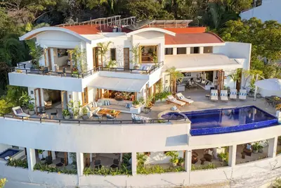 Image de Vues époustouflantes sur Vallarta, cascade, piscine à débordement chauffée, cuisinier / personnel, Wifi gratuit