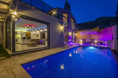 Image de Villa pour 2 personnes avec piscine privée, piscine intérieure chauffée, sauna et bain turc