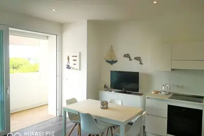 Image de Nouvel appartement confortable dans le centre à 100 mètres de la mer.
