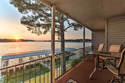 Image de Nouveau! Sunset-View Resort Condo sur le lac Hamilton!