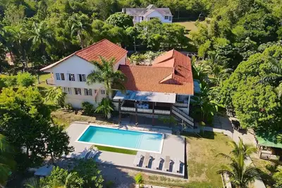Image de Russell Villas Garden House, hébergement racé, ambiance authentique d'île, fermée
