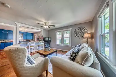 Image de Dog-friendly maison avec cuisine complète, foyer et pergola, WiFi, W / D.