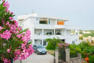 Image de appartement avec trois chambres