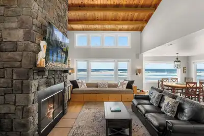 Image de Amazing Ocean Front Home!