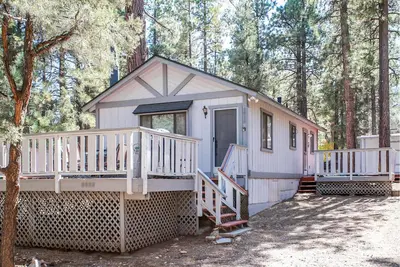 Image de Cedar Pines - 2br / 1ba / WiFi / Netflix / Gratuit 2 heures de location de vélo / kayak!