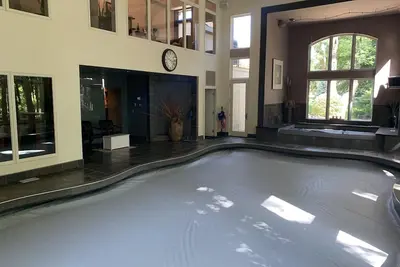 Image de Meilleure maison dans le Wisconsin! Vivez comme une Star! Vrbo Luxury! Piscine intérieure et théâtre