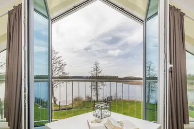 Image de Résidence de luxe au bord d'un lac avec sauna, cheminée et accès privé au lac -25% - Ferienhaus Rohrdommel 2