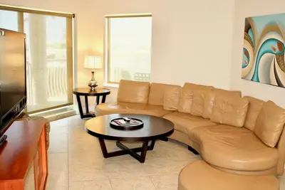 Image de 3 min de la plage, 3 grands appartements x 2br / 2ba, vue sur le golfe, balcon, piscine