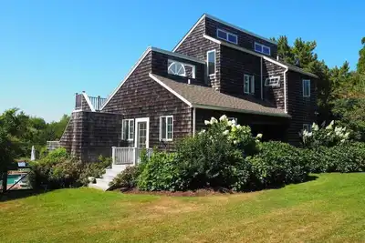 Image de Moulin à eau au coeur des Hamptons avec piscine - 5 minutes des plages de l'océan