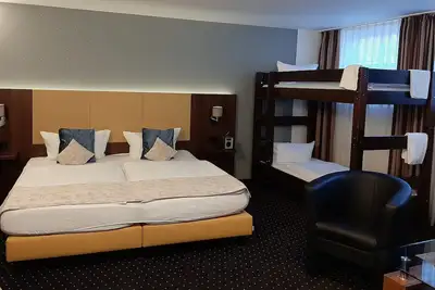 Image de Vierbettzimmer mit Dusche und Wc