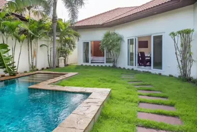Escapade dans une piscine privée isolée - Majestic