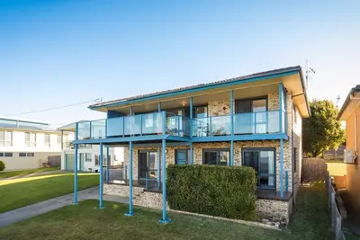 Image de 45 Hillside Cres Beach House