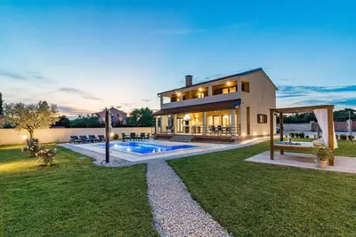 Image de Maison de vacances Juršići pour 1 - 6 personnes avec 3 chambres à coucher - Maison de vacances