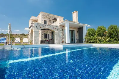 Image de Enid Villa avec piscine privée et vue imprenable